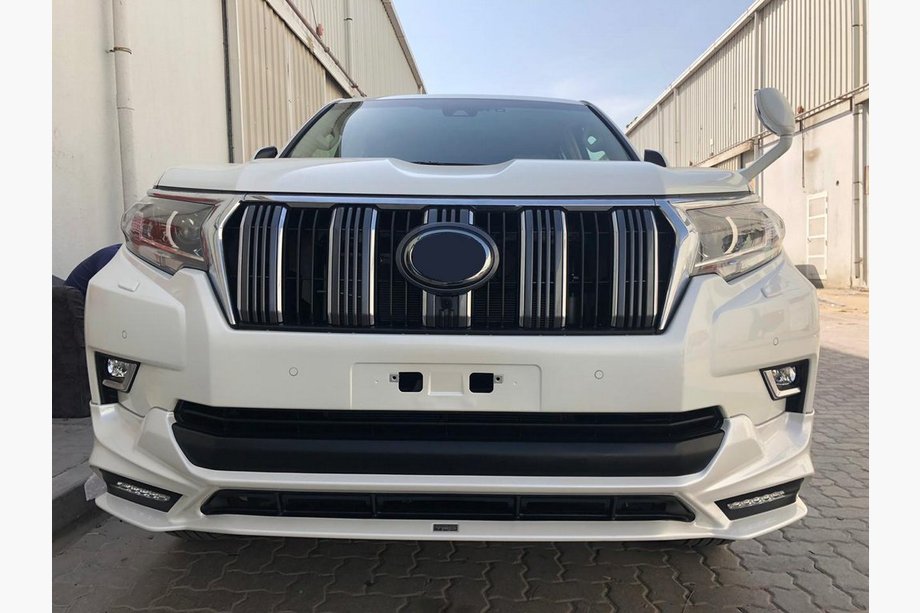 Toyota Land Cruiser Prado 150 2009–2023 Priekšējā un aizmugurējā bampera uzlikas TRD (2017-) Balta krāsa Foto 3