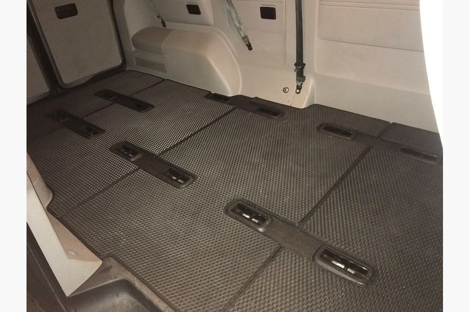 Volkswagen T5 2010–2015 EVA V1 grīdas paklāji (garā bāze, pilns salons, melni) Image