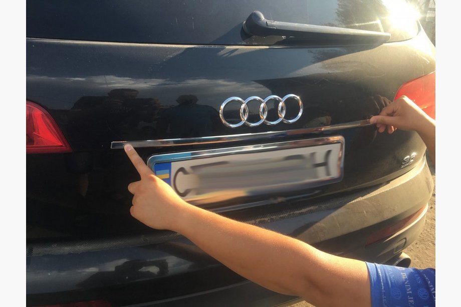 Audi Q7 2005–2015 Hroma līste virs numura zīmes Carmos (nerūsējošais tērauds) Image