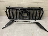 Toyota Land Cruiser Prado 150 2009–2023 Radiatora reste 2017↗ LED (Zeus Black, ar Black uzacīm) foto 2