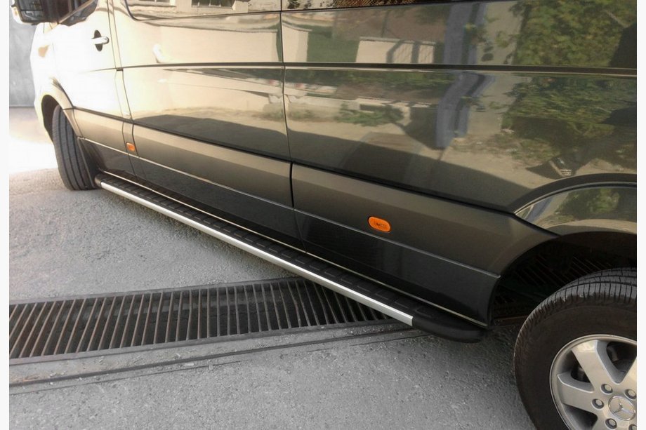 Mercedes Sprinter W907/W910 2018– Sānu pakāpieni Duru (2 gab., alumīnijs) Garā/Īpaši garā Image