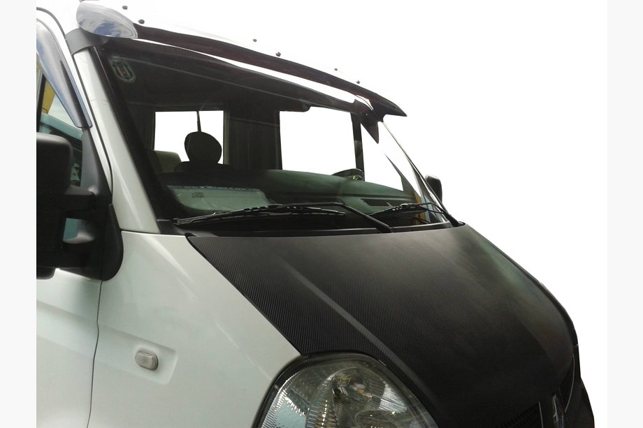 Renault Master 1998–2010 Vējstikla vizieris V1 (melns spīdīgs, 5 mm) Image