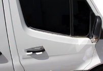 Mercedes Sprinter W907/W910 2018– Logu apmales (4 gab.) foto 1