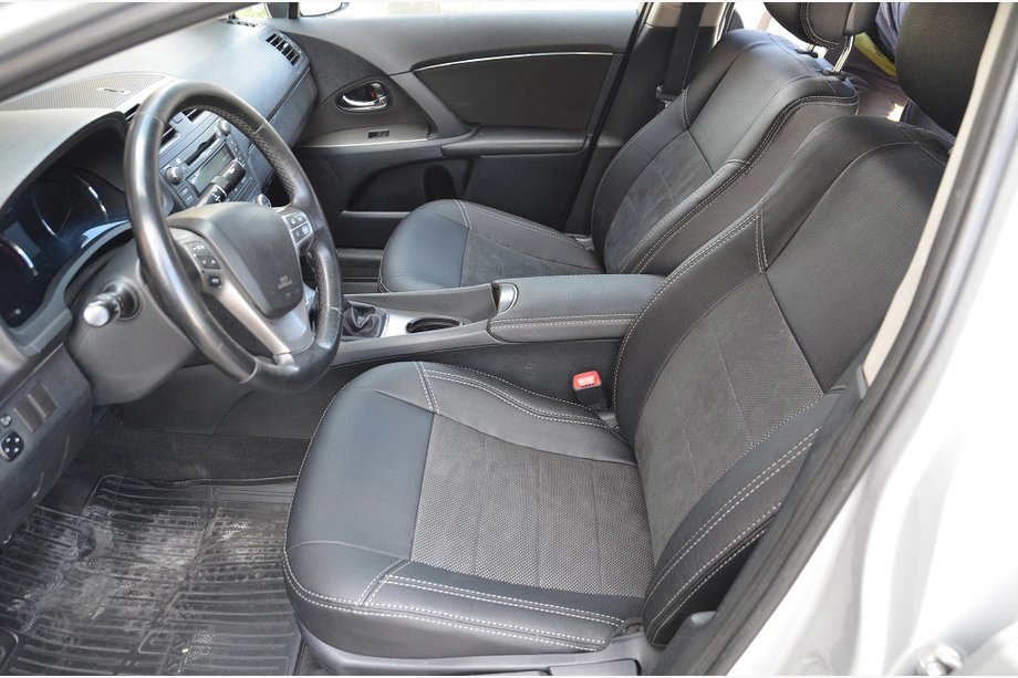 Toyota Avensis 2009–2018 Automašīnas sēdekļu pārvalki (mākslīgā āda → Alcantara aizstājējs) Image