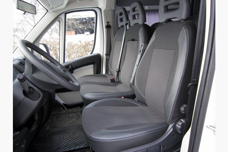 Renault Trafic 2015– Auto sēdekļu pārvalki (audums + eko āda, Premium) Priekšējie sēdekļi (2+1) Image