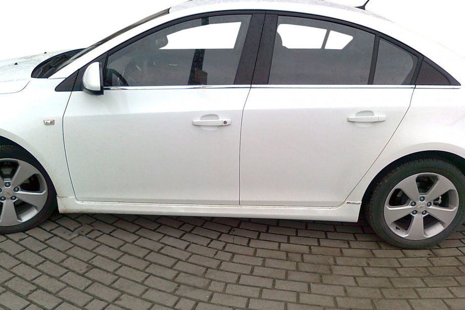 Chevrolet Cruze 2009–2015 Tūninga sānu sliekšņi SD (Meliset, krāsošanai) Image