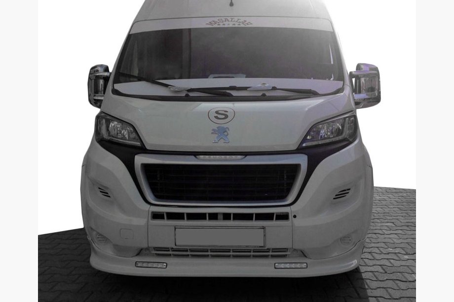 Fiat Ducato 2006–2025 Priekšējā bampera lūpa 2014↗︎ (šaurā ar LED, krāsošanai) Image
