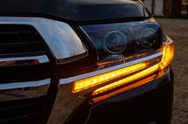 Toyota Land Cruiser 200 2007–2021 Lukturu uzacis ar LED (2016↗) foto 2