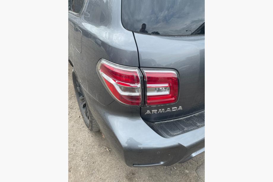 Nissan Patrol Y62 2010–2024 Oriģinālie LED aizmugurējie lukturi (komplekts, lietoti, 2019. gads) Image