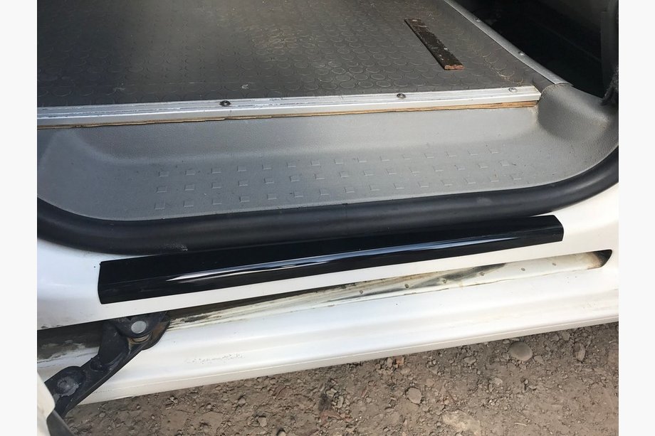 Volkswagen Caddy 2010–2015 Durvju sliekšņu uzlikas (ABS plastmasa) 4 gab., spīdīgs Foto 4