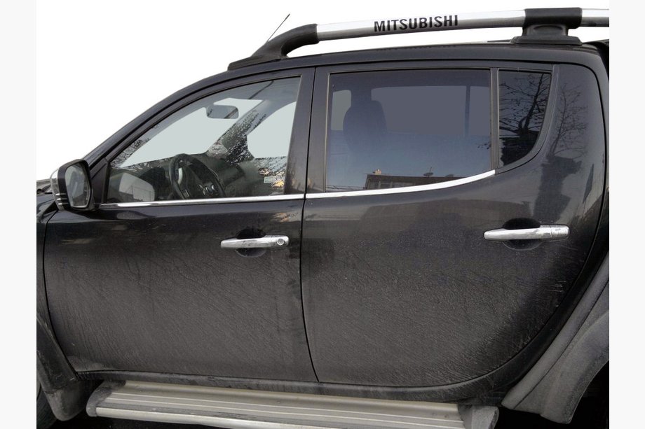 Mitsubishi L200 2006–2015 Logu apmales (4 gab., nerūsējošais tērauds) Image