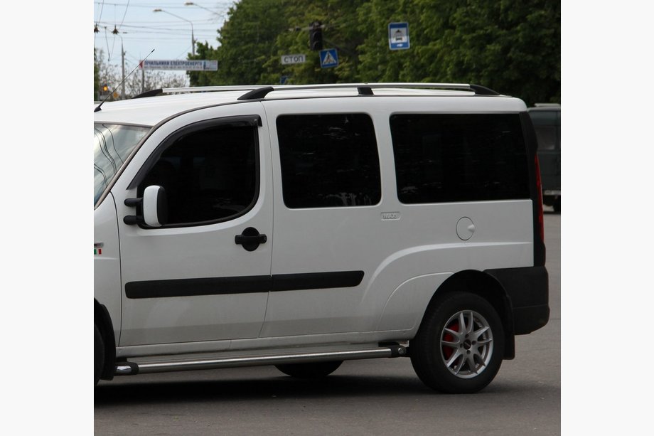 Fiat Doblo I 2005–2010 Hromēti jumta reliņi Foto 9