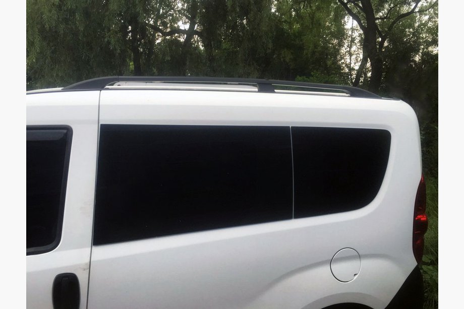 Opel Combo 2012–2018 Melni jumta reliņi Image