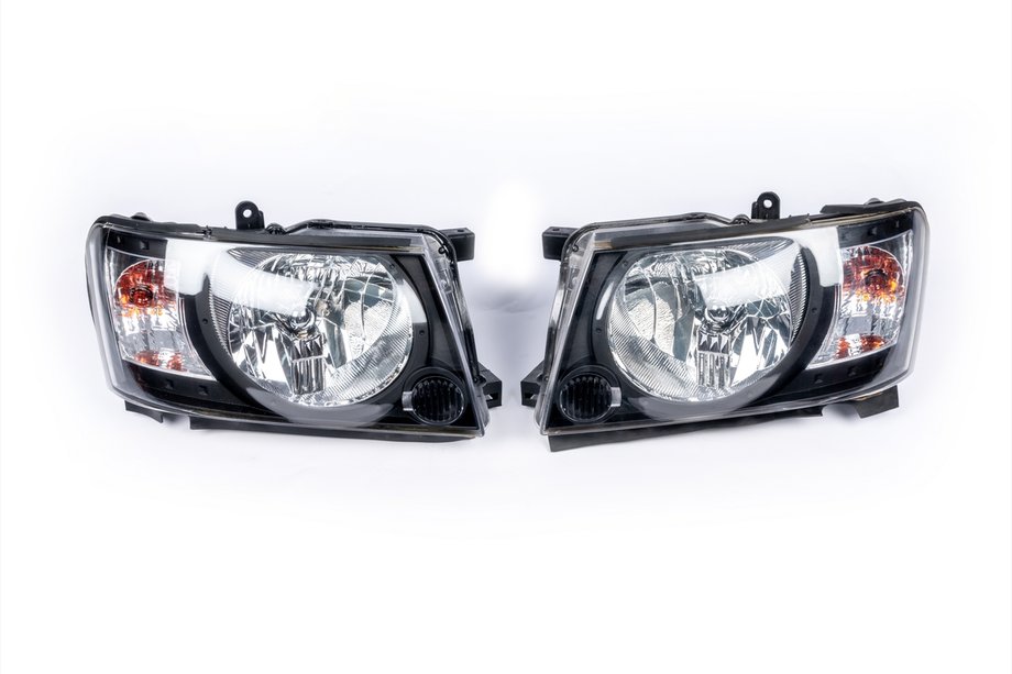 Nissan Patrol Y61 1997–2011 Safari Black priekšējie lukturi (2004-2008, 2 gab.) Image
