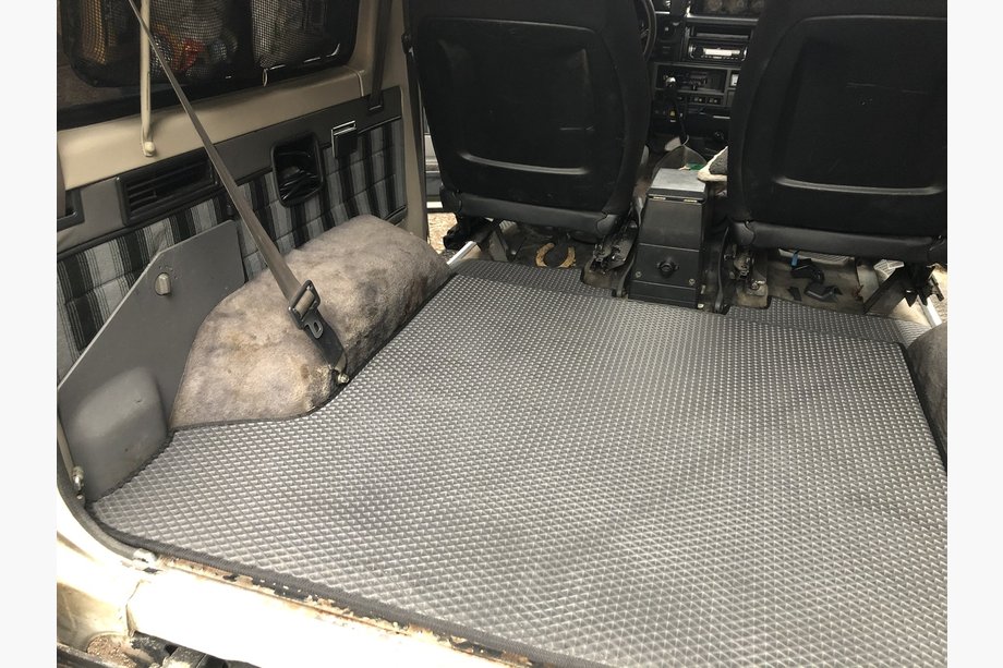 Toyota Land Cruiser 70 1984– Bagāžnieka paklājiņš bez aizmugurējiem sēdekļiem (EVA, melns) Image