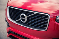 Volvo XC90 2015– Priekšējā radiatora reste foto 1