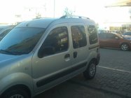 Renault Kangoo 1998–2008 Hromēti jumta reliņi Standarta bāze, plastmasas stiprinājuma pēdas foto 3
