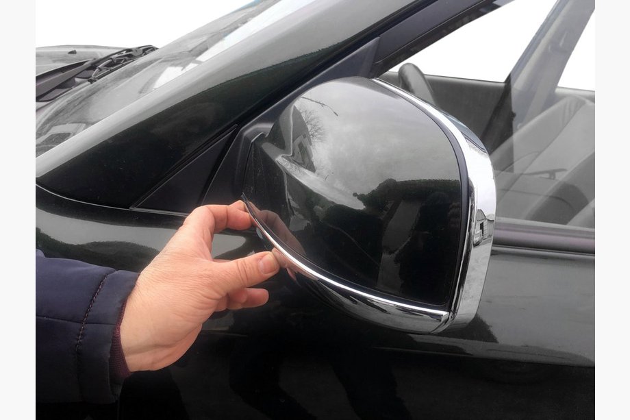 Hyundai Tucson JM 2004– IZPĀRDOŠANA!!! Spoguļu apmales – augšējā daļa (plastmasa) Image