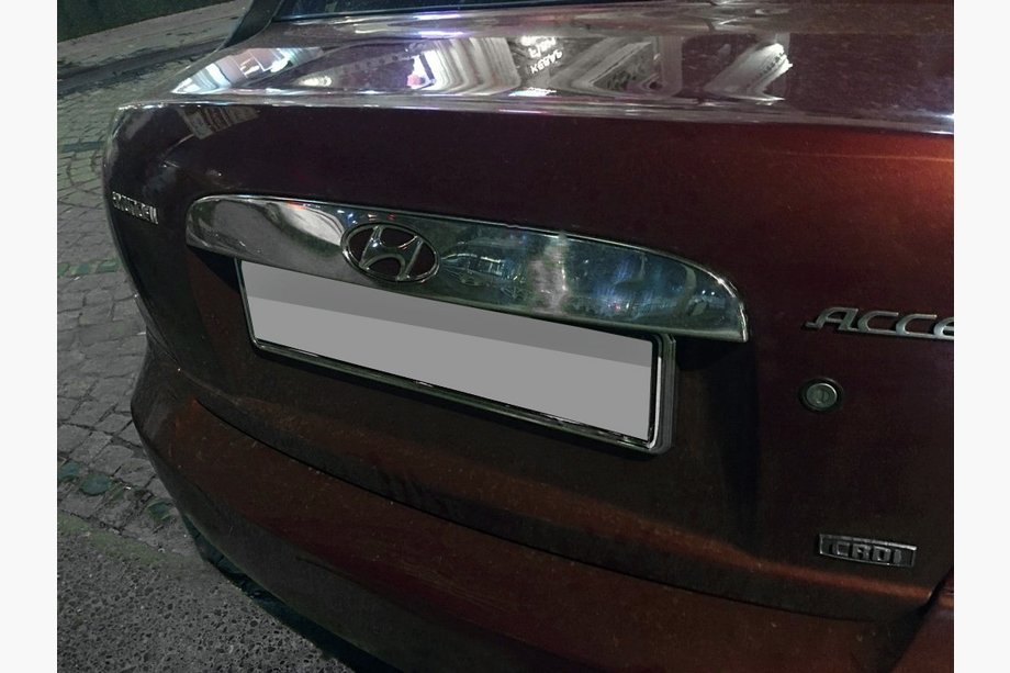 Hyundai Accent 2006–2010 Uzliktnis virs numura zīmes (nerūsējošais tērauds) Carmos - turku teras Image