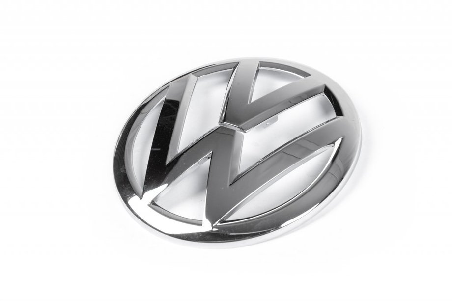 Volkswagen Tiguan 2016–2023 Aizmugurējā emblēma (augšējā daļa, oriģināls) Image
