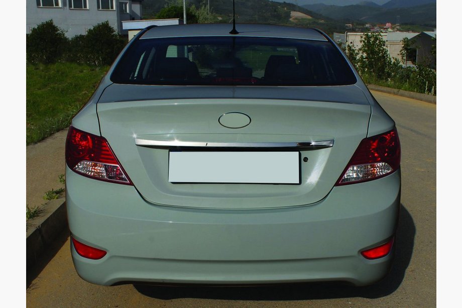Hyundai Accent 2011–2017 Uzliktnis virs numura zīmes (nerūsējošais tērauds) Image