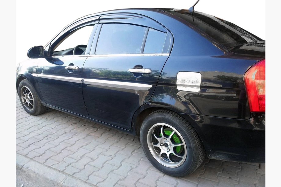 Hyundai Accent 2006–2010 Ārējās logu apmales (4 gab., nerūsējošais tērauds) Carmos - turku teras Image
