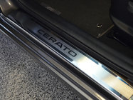 Kia Cerato 3 2013–2018 Sliekšņu uzlikas Nataniko (4 gab., nerūsējošais tērauds) Standarta - Lohmann līmlente, 0,5 mm foto 1