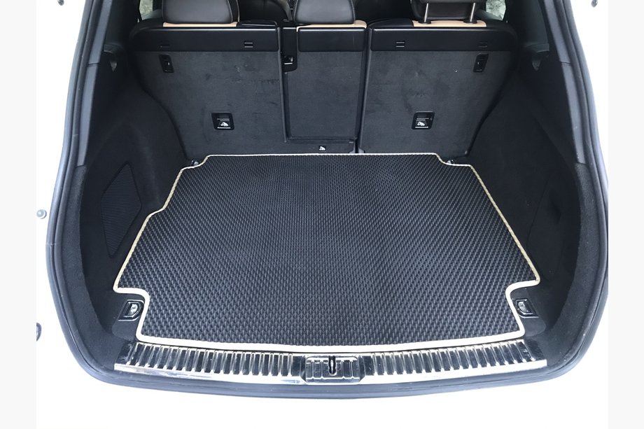 Porsche Cayenne 2010–2017 Bagāžnieka paklājiņš ar zemfrekvenču skaļruni (EVA, melns) Image