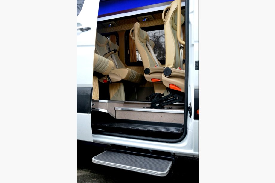 Mercedes Sprinter W901/902/903/904/905 1995–2006 Elektriskais izvelkamais sānu pakāpiens (50 cm) Foto 2