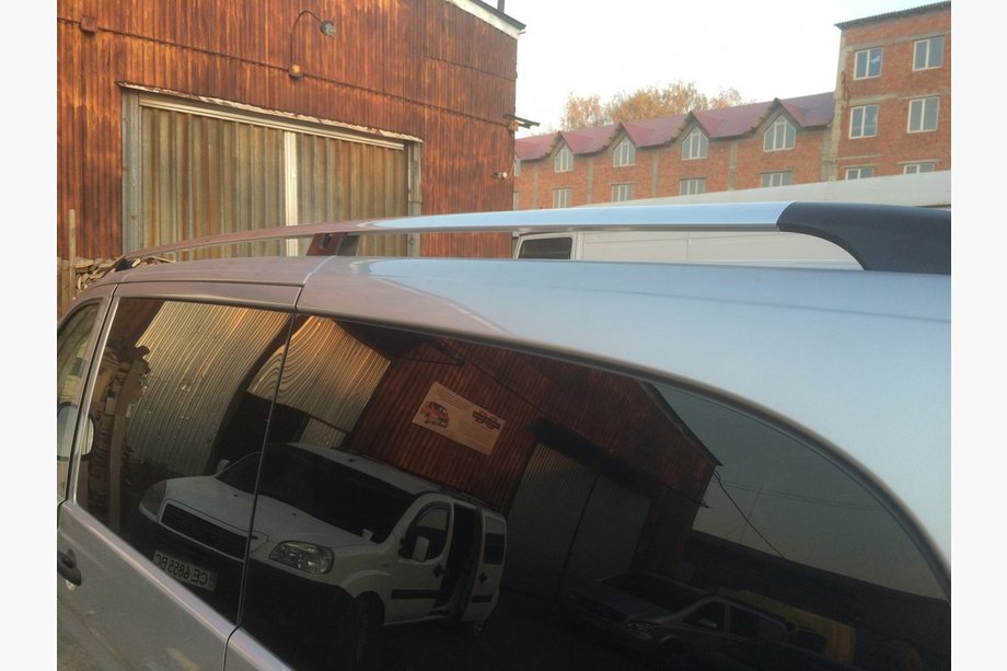 Mercedes Vito W639 2004–2014 Hromēti jumta reliņi CAN, oriģināls dizains (metāla kājas) Īsā bāze (SHORT) Foto 6