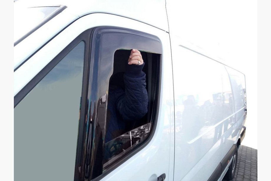 Mercedes Sprinter W901/902/903/904/905 1995–2006 Logu vēja deflektori L-veida (2 gab., DDU) Image