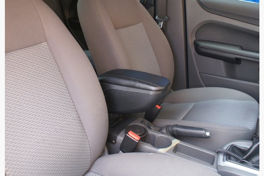 Renault Sandero 2013–2022 Elkoņbalsts (krūžu turētājā) Image