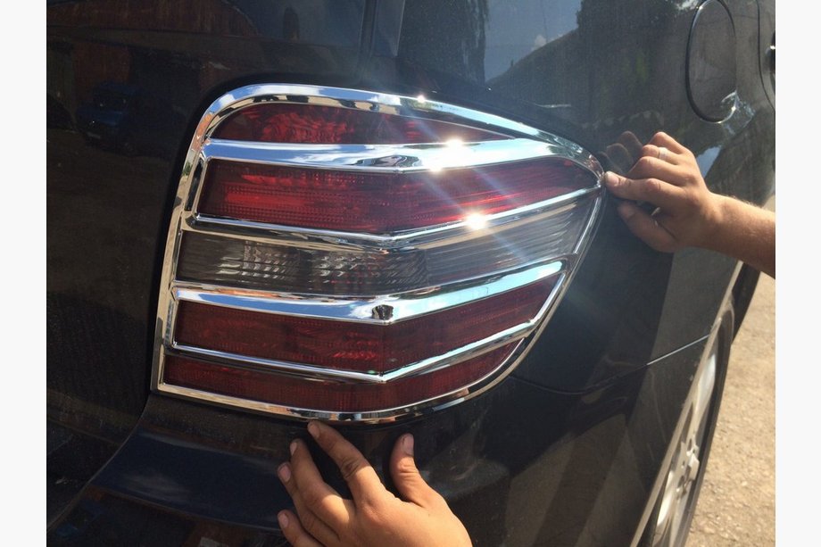 Mercedes ML W164 2005–2011 Hromēti uzlikņi bremžu lukturiem (2 gab., plastmasa) Image