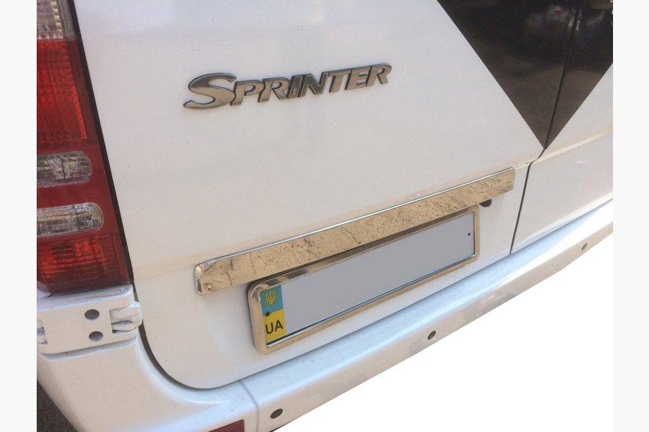 Mercedes Sprinter W906 2006–2018 Nerūsējošā tērauda līste virs numura zīmes Image