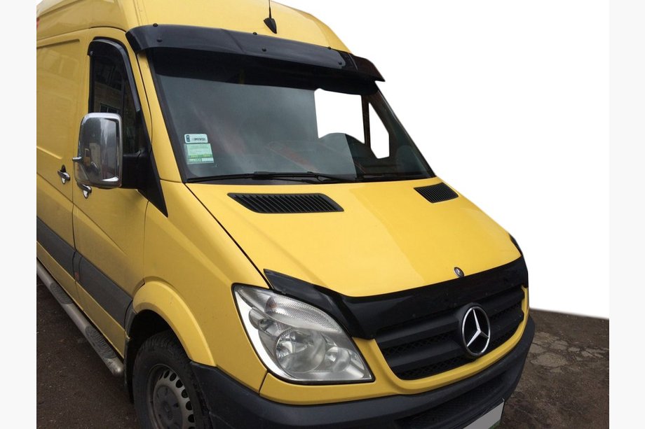 Mercedes Sprinter W906 2006–2018 Vējstikla vizieris ar rāmi V1 (melns spīdīgs, 5 mm) Image