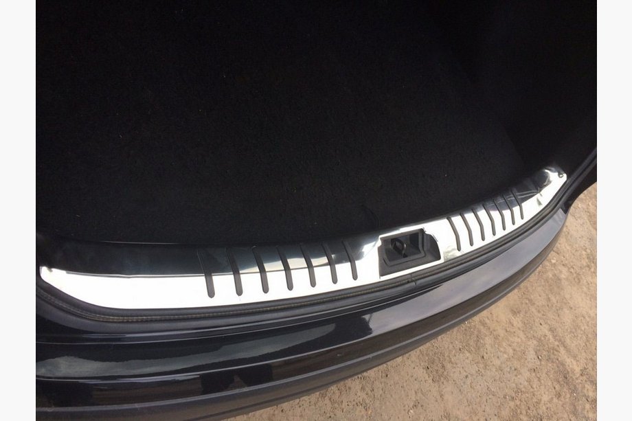 Nissan Qashqai 2007–2010 Iekšējā bagāžnieka uzlika (nerūsējošais tērauds, gumijas ieliktņi) Image