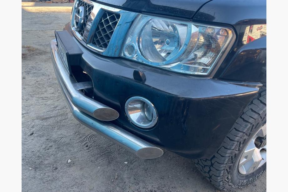 Nissan Patrol Y61 1997–2011 Priekšējais buferis komplektā lietots (2004-2008) Image