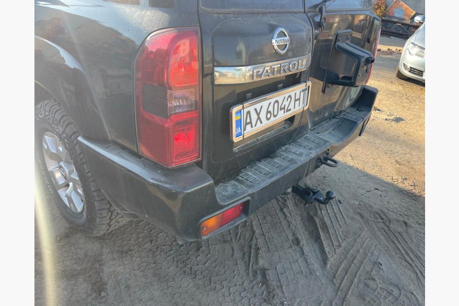 Nissan Patrol Y61 1997–2011 Aizmugurējais bamperis komplektā lietots (2004-2008) Image