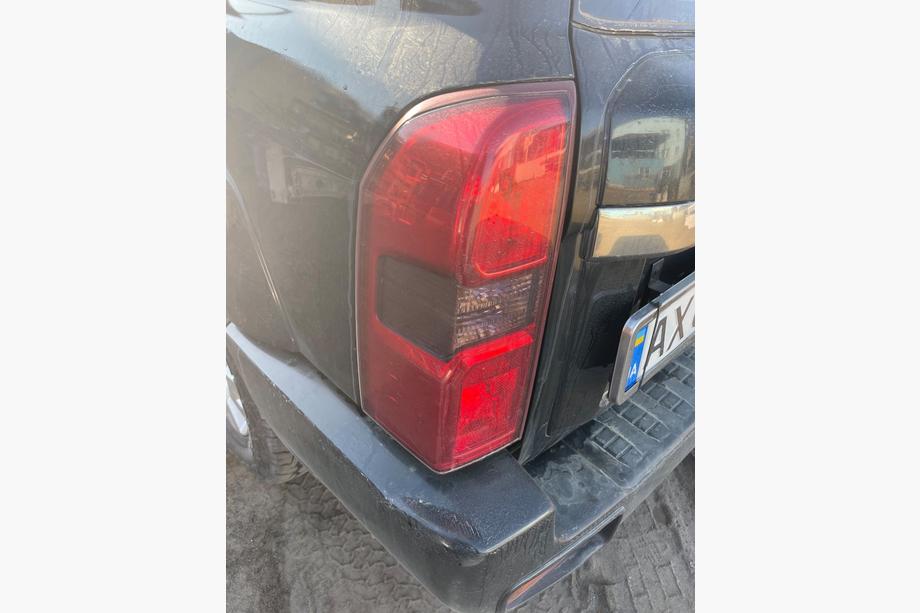 Nissan Patrol Y61 1997–2011 Lietots aizmugurējais lukturis (2004-2008, 1 gab.) Image