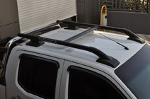 Nissan Navara 2006–2015 Jumta reliņi ar šķērssijām (2 gab., melni) foto 2