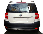 Skoda Yeti 2009–2017 Līste virs numura zīmes (nerūsējošais tērauds) foto 1