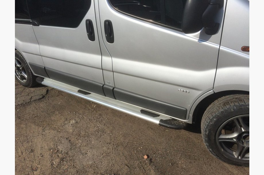 Opel Vivaro 2001–2015 Sānu pakāpieni Bosphorus OLD Grey (2 gab., alumīnijs) Īsā riteņu bāze Foto 2