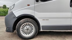 Nissan Primastar 2002–2014 Riteņu arku uzlikas (4 gab., melnas) 2007-2015, melna plastmasa foto 2