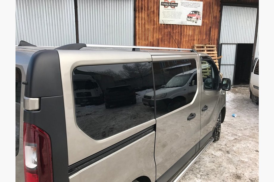 Nissan NV300/Primastar 2016– Hromēti jumta reliņi Garā bāze, plastmasas kājiņas Foto 3