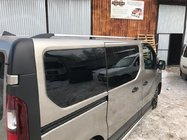 Renault Trafic 2015– Hromēti jumta reliņi Īsa, plastmasas balsti foto 3