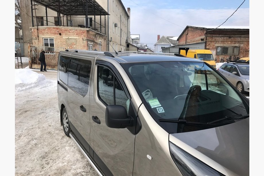 Nissan NV300/Primastar 2016– Hromēti jumta reliņi Garā bāze, plastmasas kājiņas Foto 2
