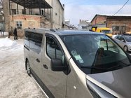 Renault Trafic 2015– Hromēti jumta reliņi Īsa, plastmasas balsti foto 2
