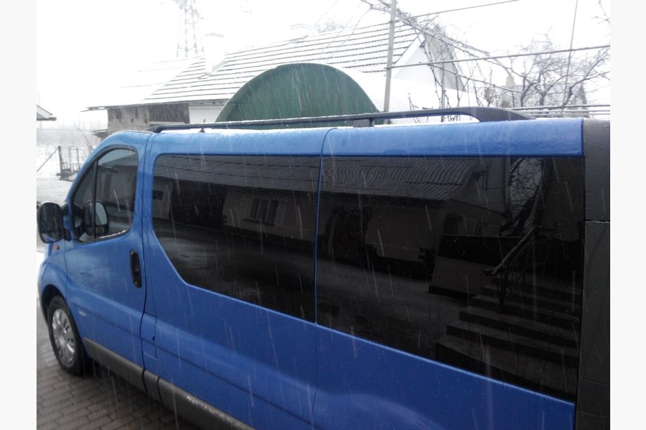 Nissan Primastar 2002–2014 Melni jumta reliņi Īsā bāze, metāla kājas Foto 6