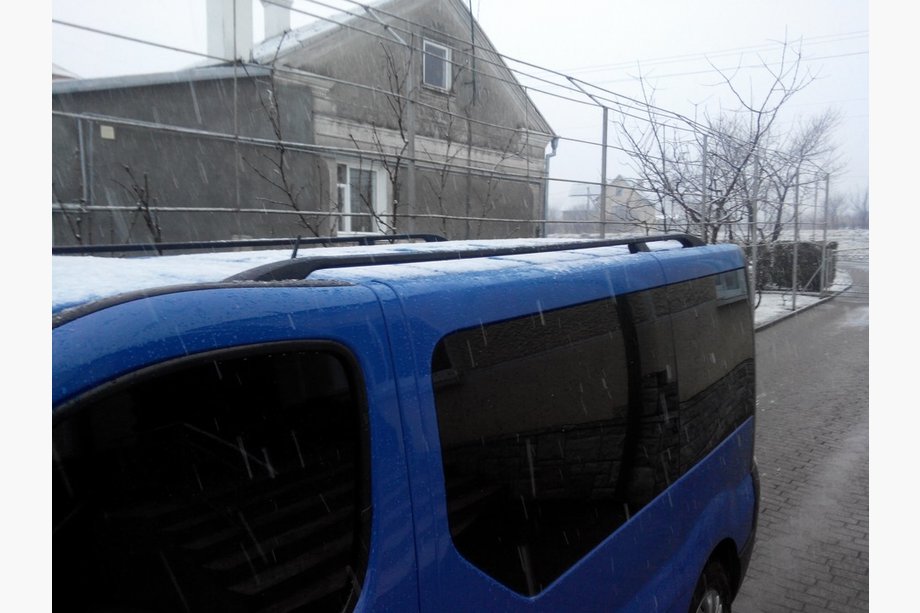 Nissan Primastar 2002–2014 Melni jumta reliņi Īsā bāze, metāla kājas Foto 5