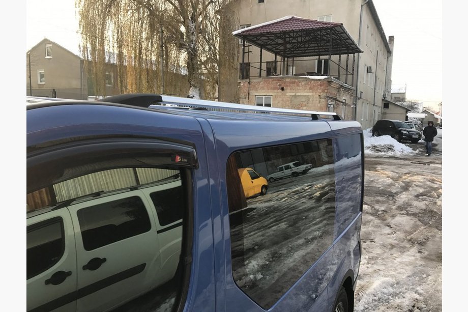 Opel Vivaro 2001–2015 Hromēti jumta reliņi Garā versija, čuguna stiprinājuma kājas Foto 2